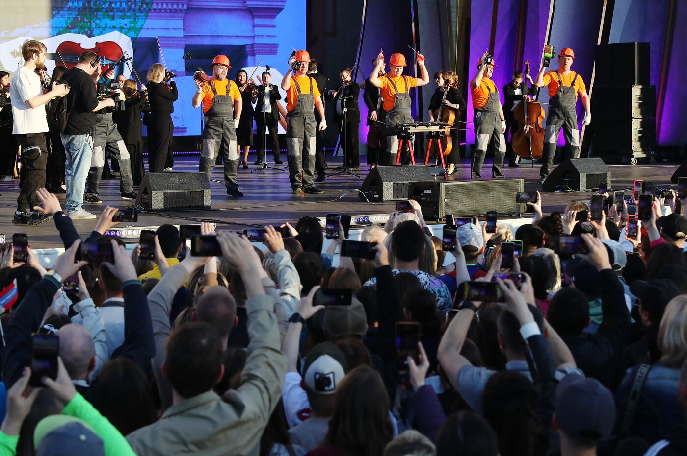 RUSSIA EXPO. Concert, Peace Labor May Reset