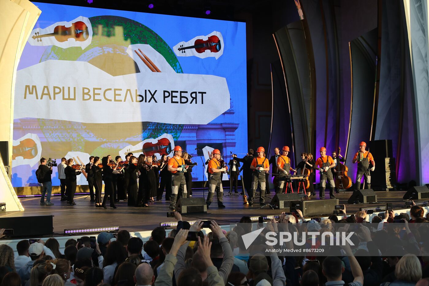 RUSSIA EXPO. Concert, Peace Labor May Reset