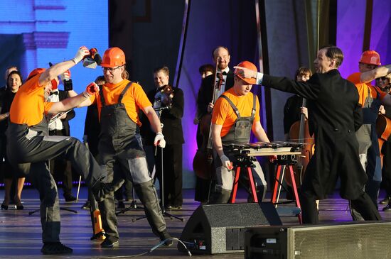 RUSSIA EXPO. Concert, Peace Labor May Reset