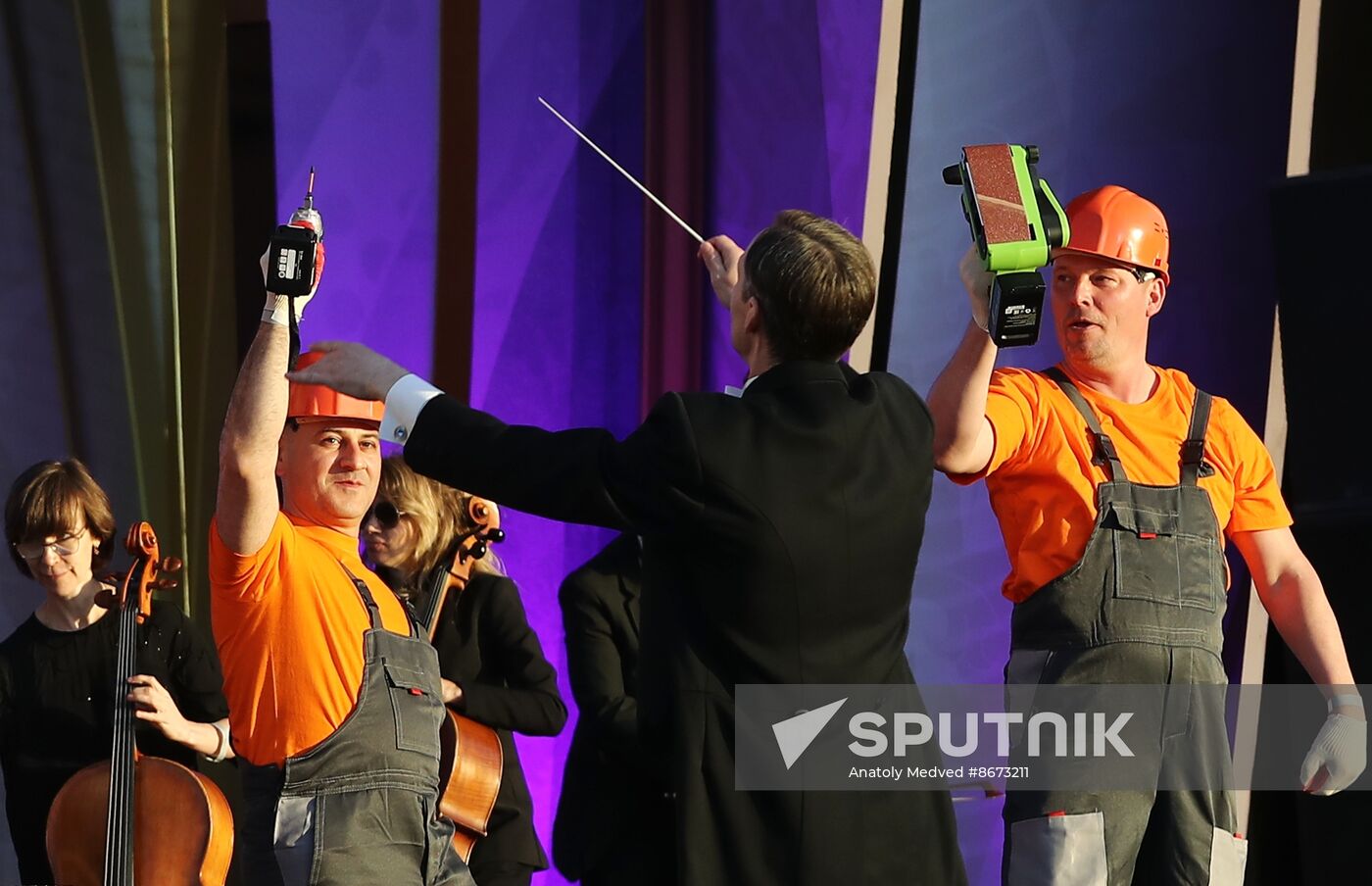 RUSSIA EXPO. Concert, Peace Labor May Reset