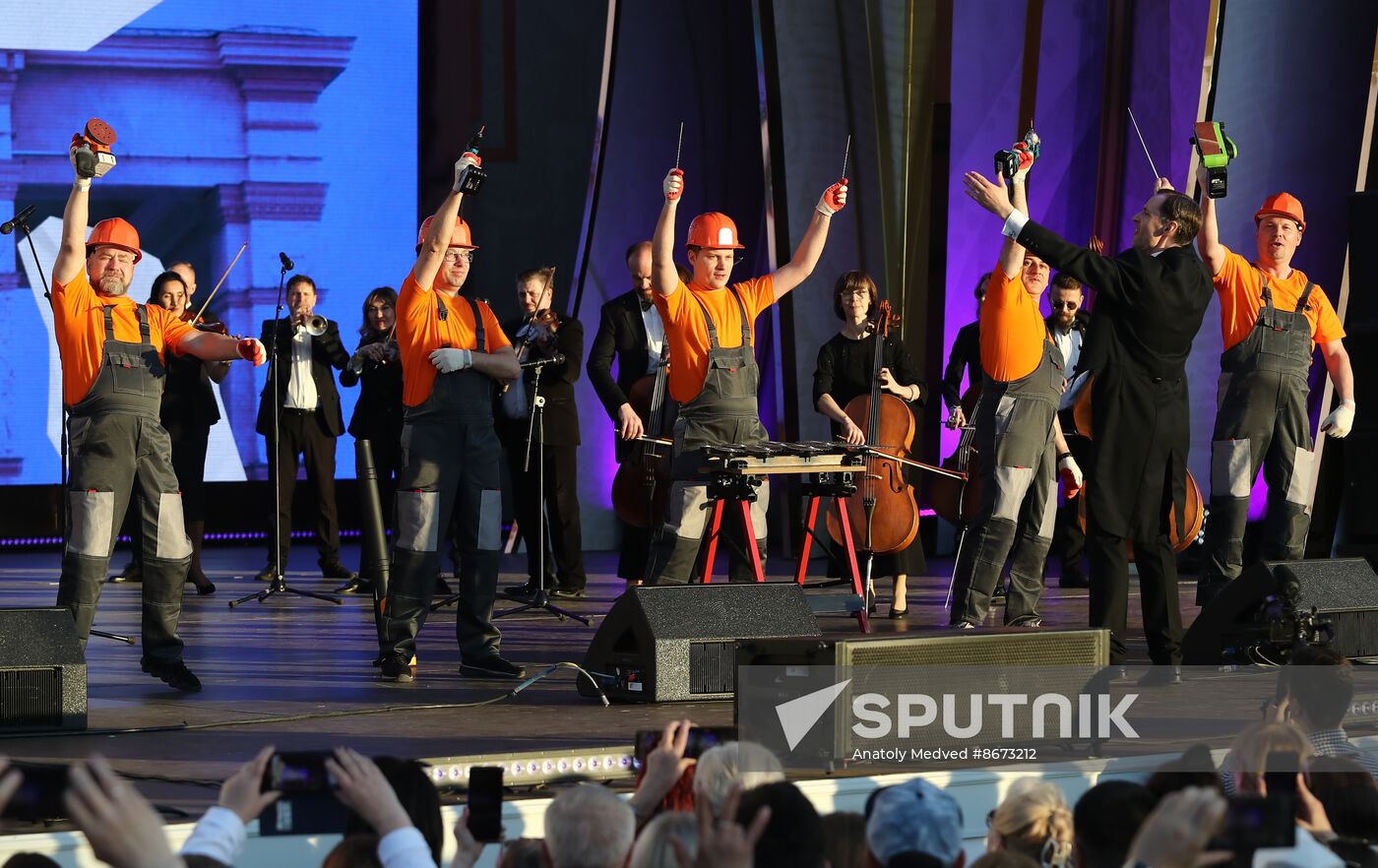 RUSSIA EXPO. Concert, Peace Labor May Reset