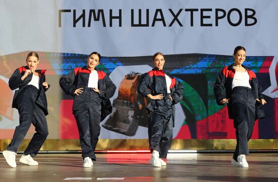 RUSSIA EXPO. Concert, Peace Labor May Reset