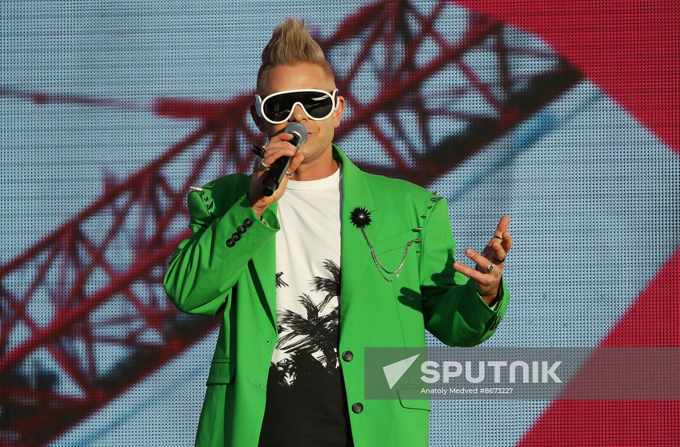 RUSSIA EXPO. Concert, Peace Labor May Reset