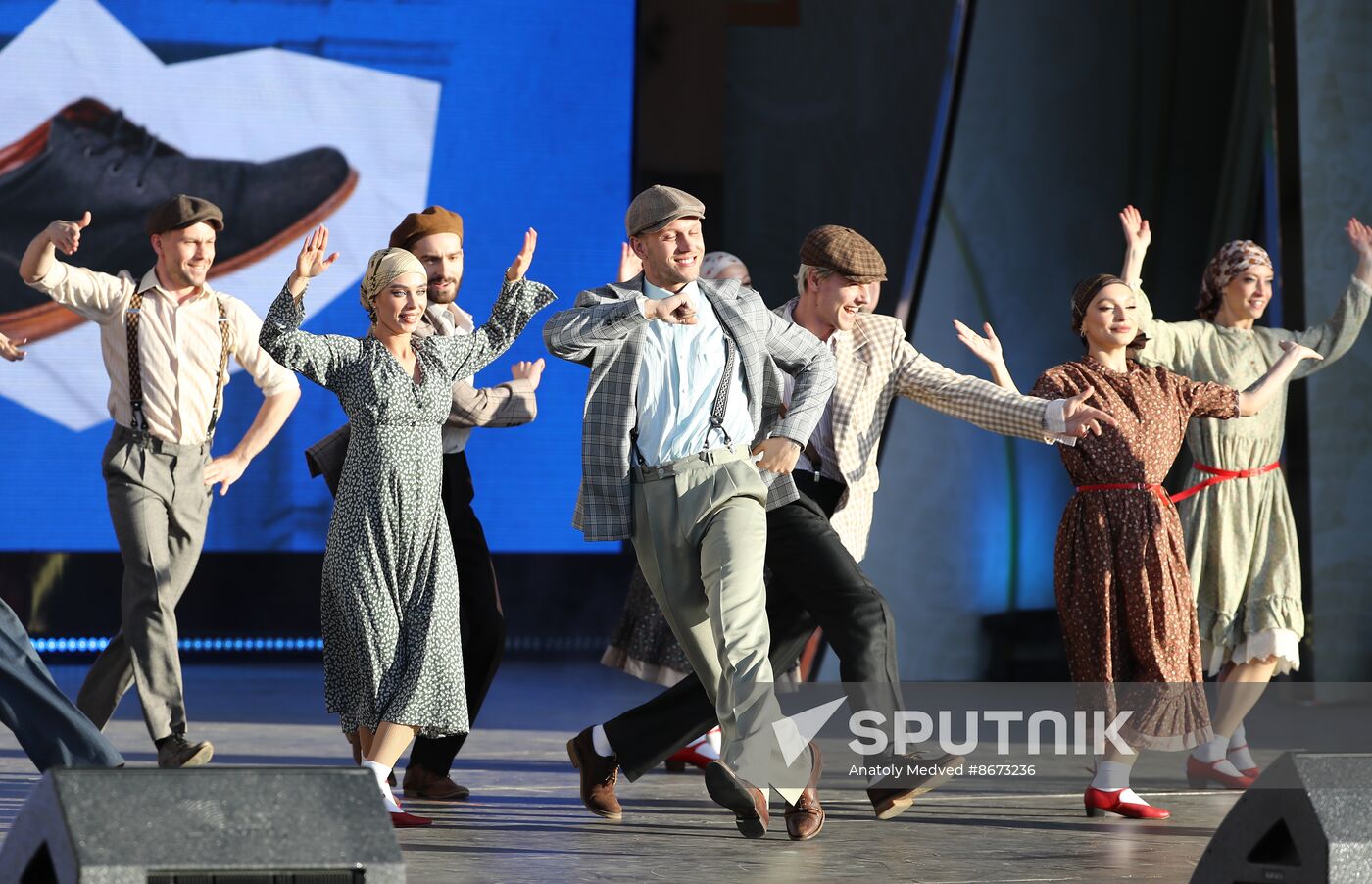 RUSSIA EXPO. Concert, Peace Labor May Reset