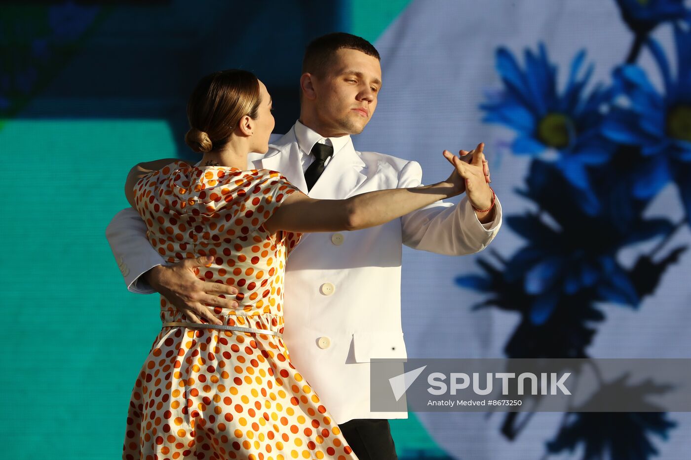 RUSSIA EXPO. Concert, Peace Labor May Reset