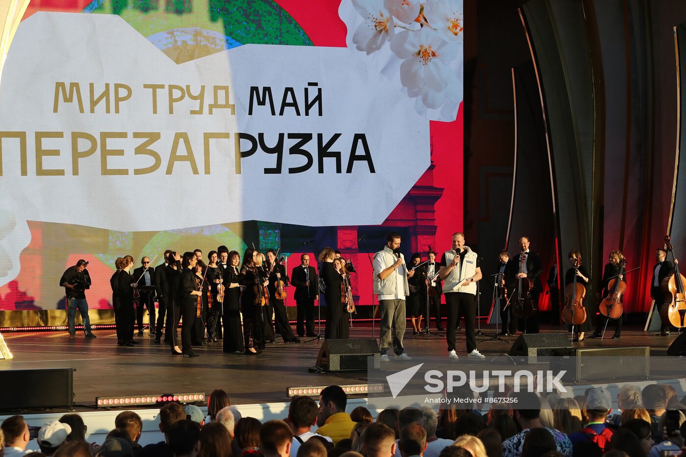 RUSSIA EXPO. Concert, Peace Labor May Reset