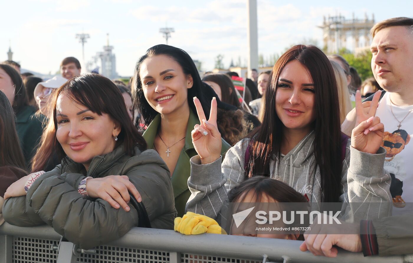 RUSSIA EXPO. Concert, Peace Labor May Reset