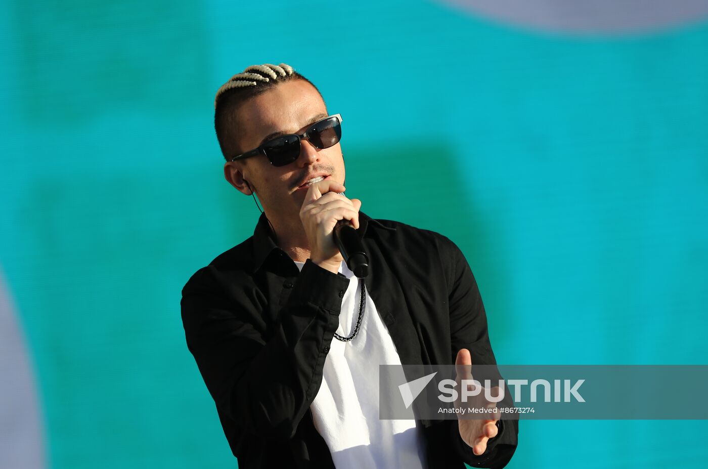 RUSSIA EXPO. Concert, Peace Labor May Reset