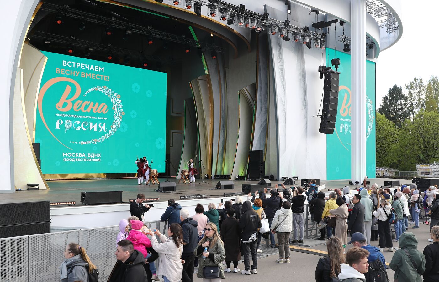 RUSSIA EXPO. Show program of Khanyl Korean drum Sakhalin ensemble of Korean drummers with Tornado taekwondo sports club's demonstration program