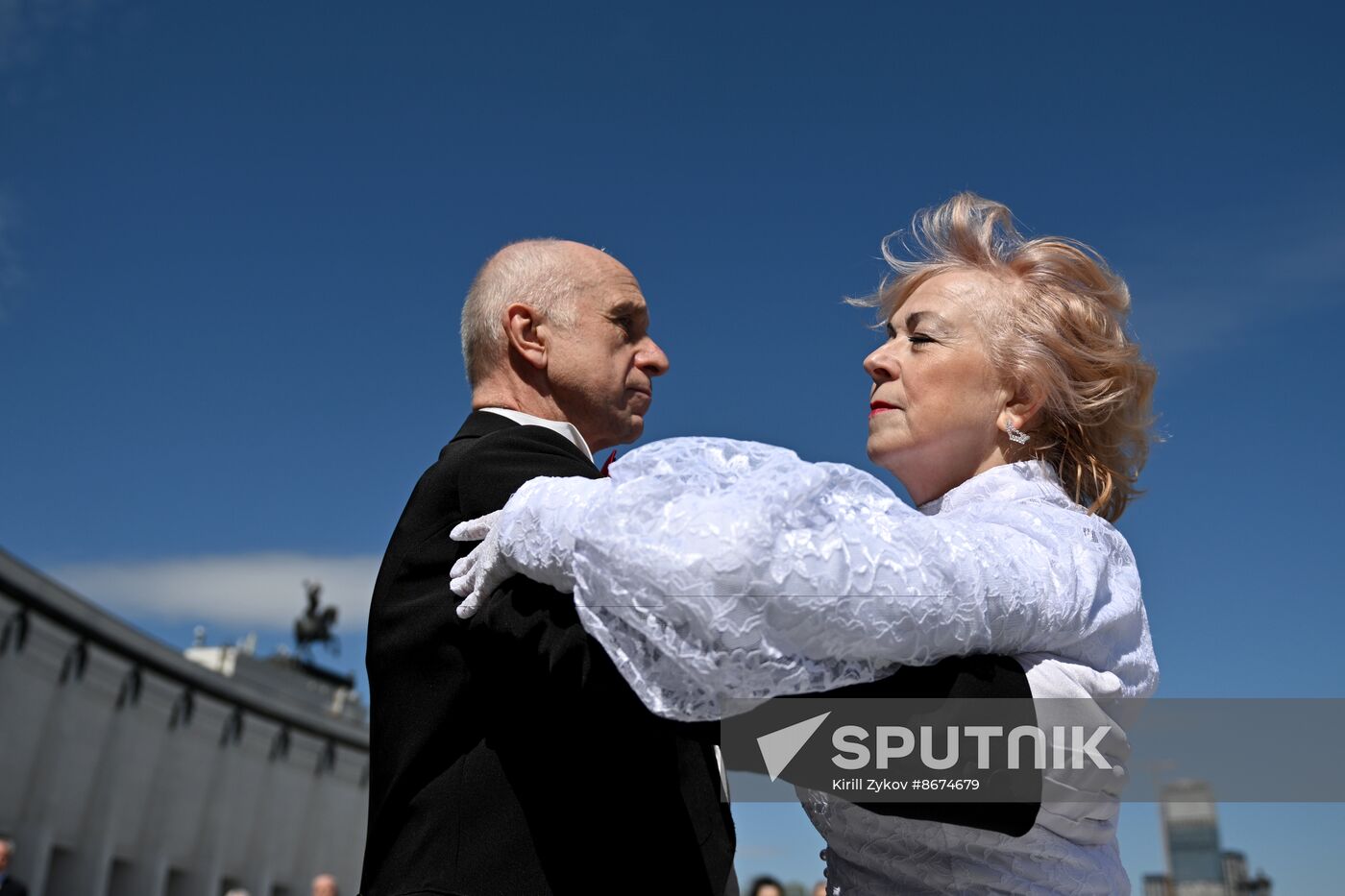 Russia Victory Waltz Dance Flash Mob