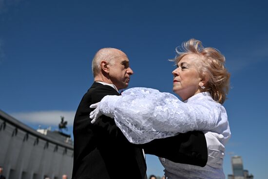 Russia Victory Waltz Dance Flash Mob