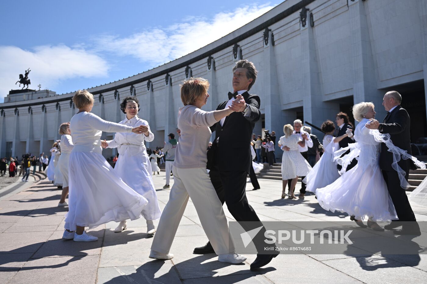 Russia Victory Waltz Dance Flash Mob