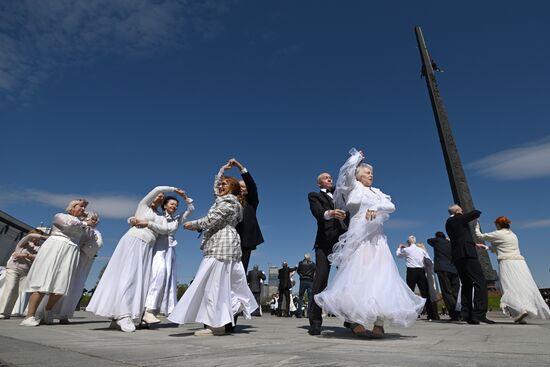 Russia Victory Waltz Dance Flash Mob