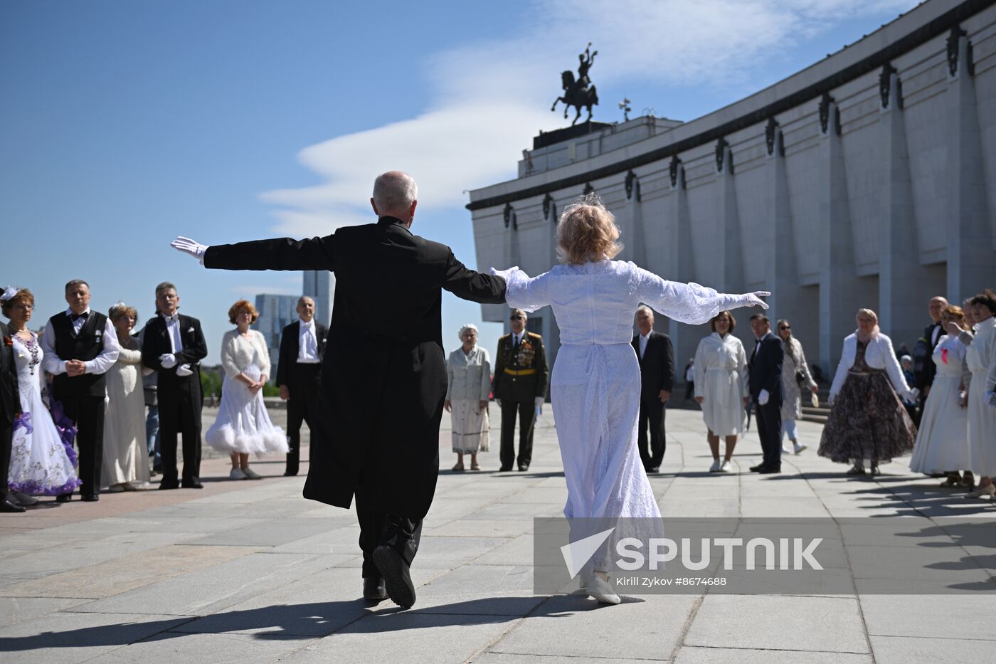 Russia Victory Waltz Dance Flash Mob