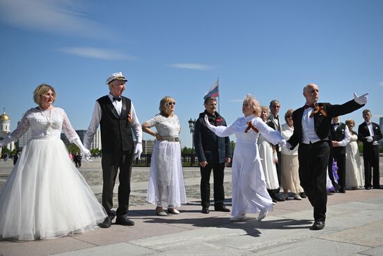 Russia Victory Waltz Dance Flash Mob