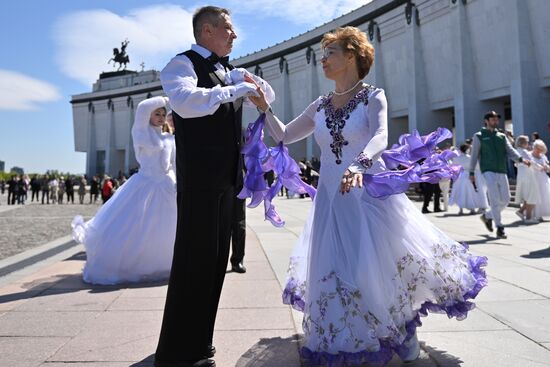 Russia Victory Waltz Dance Flash Mob