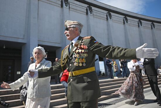 Russia Victory Waltz Dance Flash Mob