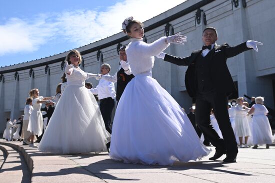 Russia Victory Waltz Dance Flash Mob
