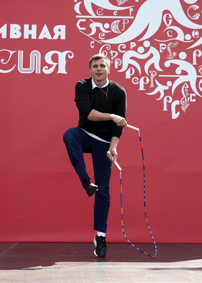 RUSSIA EXPO. Exercise with Yury Danilchenko, winner of the Russian Rope Skipping Cup, at the Sport Russia area