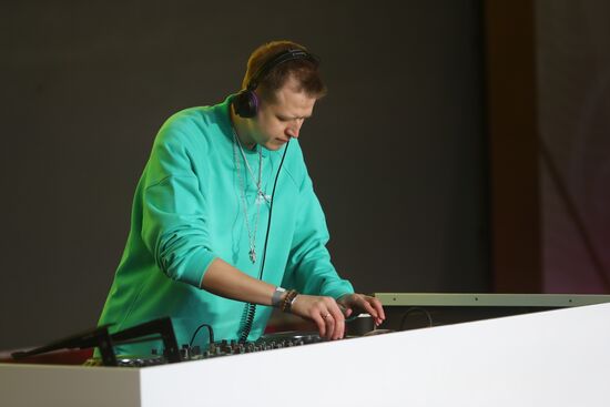 RUSSIA EXPO. DFM, Hit FM and Russian Radio present their programs