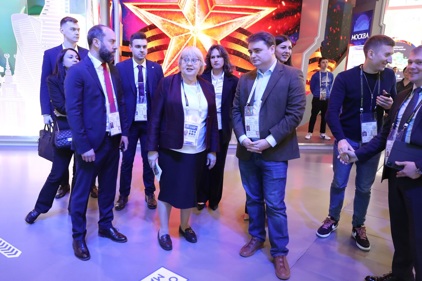 RUSSIA EXPO. Participants in Future Opportunities: International Cooperation and Export plenary session tour regions' stands