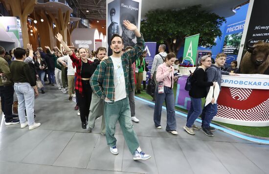 RUSSIA EXPO. Dance flashmob