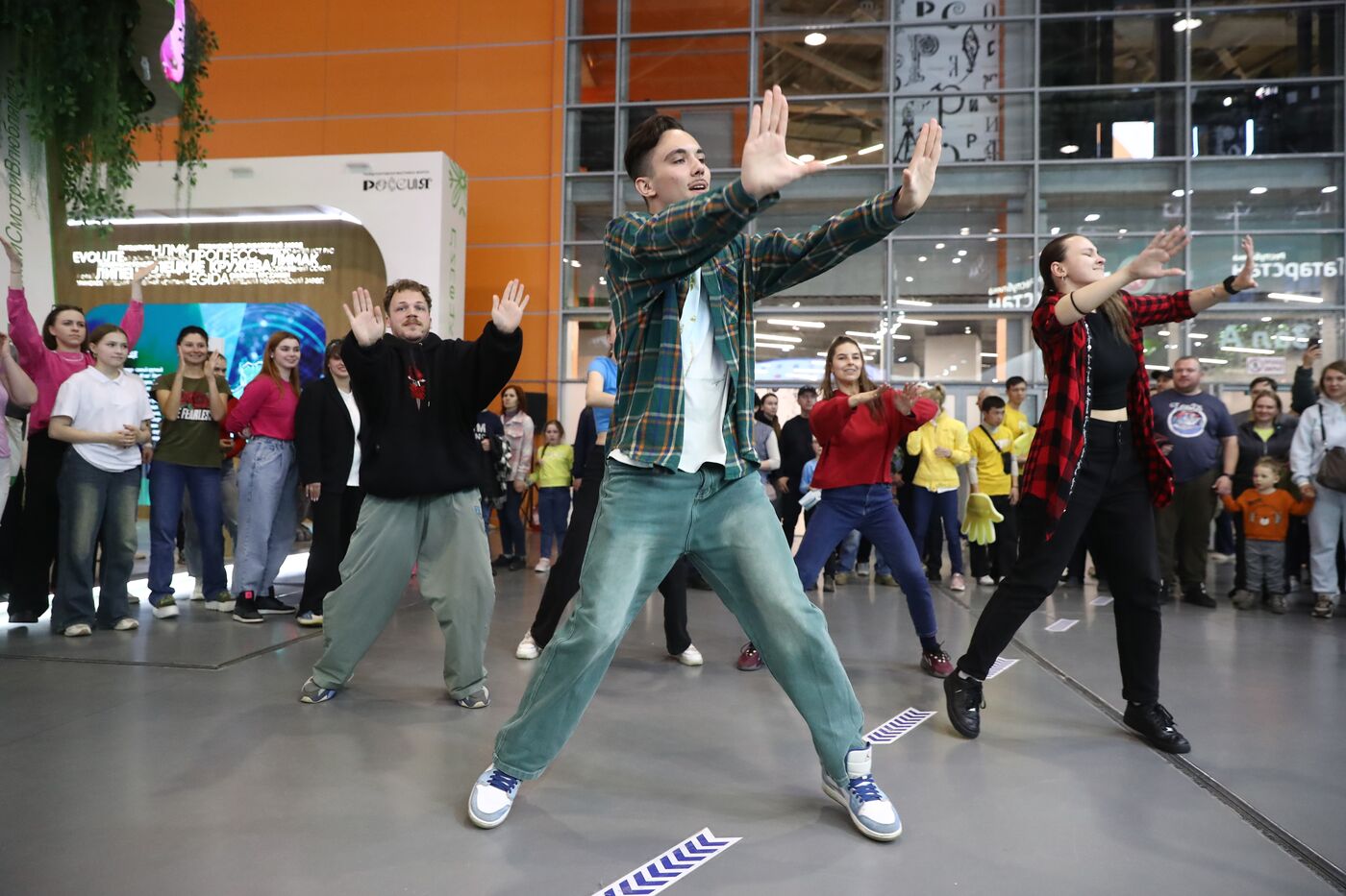 RUSSIA EXPO. Dance flashmob