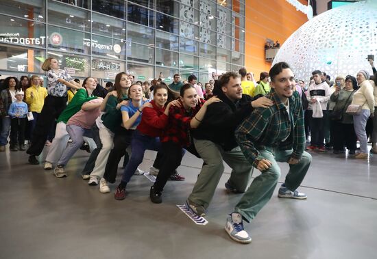 RUSSIA EXPO. Dance flashmob