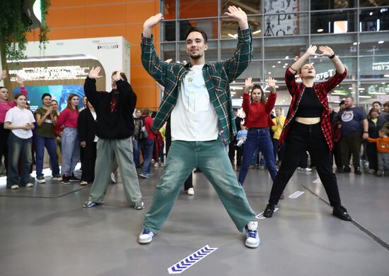 RUSSIA EXPO. Dance flashmob