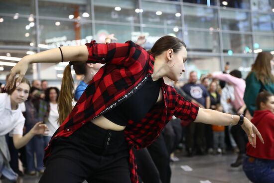 RUSSIA EXPO. Dance flashmob