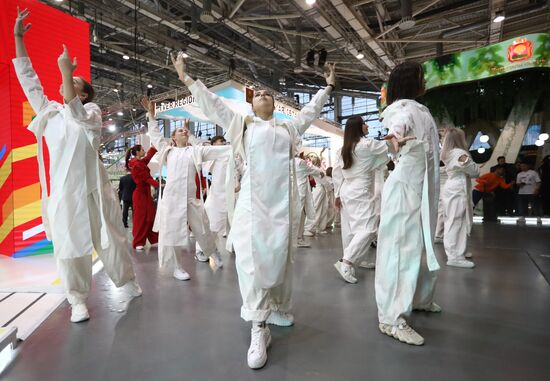 RUSSIA EXPO. Youth of Russia flashmob