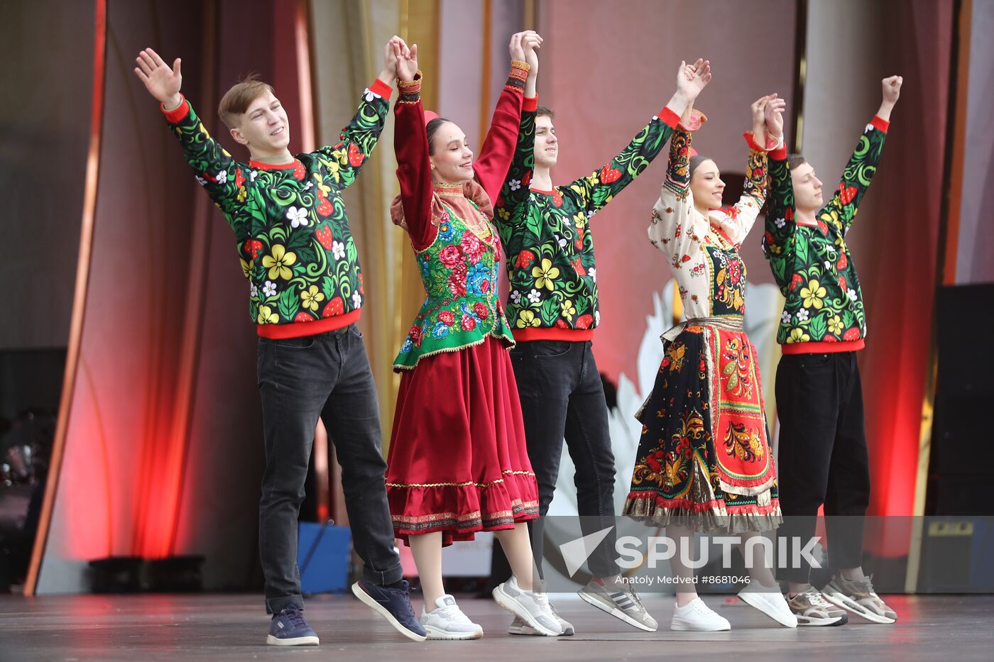 RUSSIA EXPO. Gala concert for newlyweds held as part of Russian Wedding Festival