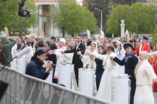 RUSSIA EXPO. Gala concert for newlyweds held as part of Russian Wedding Festival