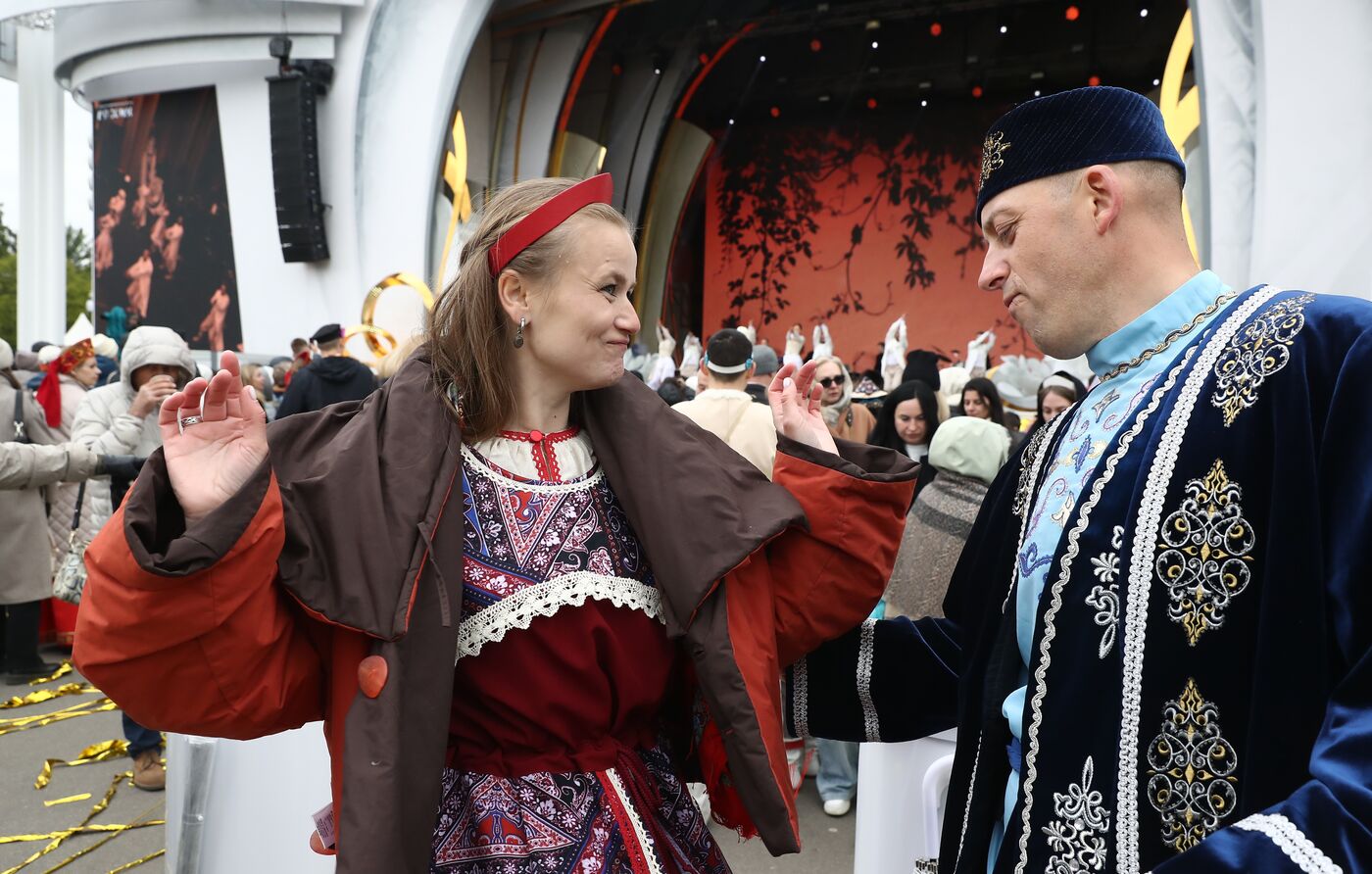 RUSSIA EXPO. Gala concert for newlyweds held as part of Russian Wedding Festival