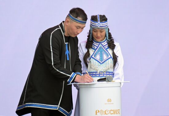 RUSSIA EXPO. Marriage ceremony of couples from Far Eastern Federal District