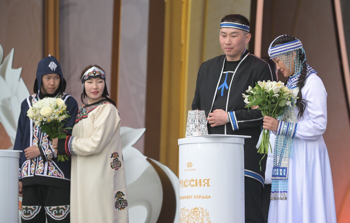 RUSSIA EXPO. Marriage ceremony of couples from Far Eastern Federal District