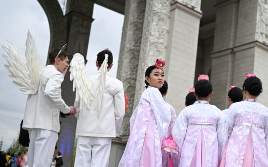 RUSSIA EXPO. Wedding procession of FEFD couples and creative groups with Matchmaking theatrical performance