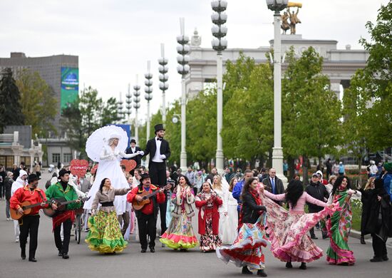 RUSSIA EXPO. Wedding procession of FEFD couples and creative groups with Matchmaking theatrical performance