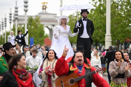 RUSSIA EXPO. Wedding procession of FEFD couples and creative groups with Matchmaking theatrical performance