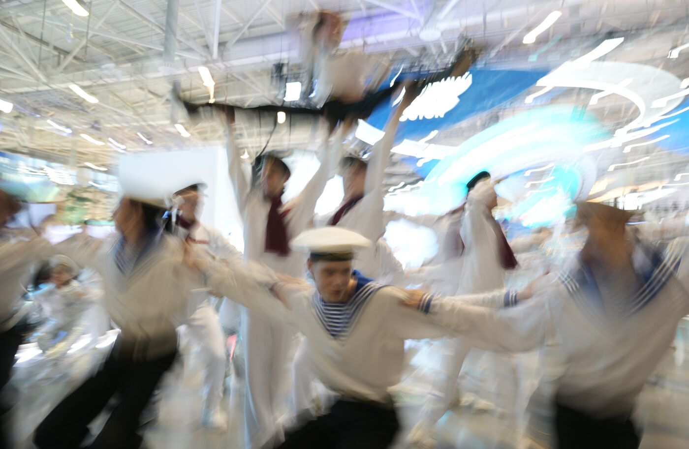 RUSSIA EXPO. Little Apple falshmob