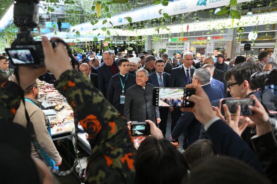 Official opening ceremony of the Halal Trade Fair. Center: Rustam Minnikhanov, head of the Republic of Tatarstan, chair of the Russia - Islamic World strategic vision group. Photos can be used on terms listed in the media-bank's Forum section. Location: Russia, Republic of Tatarstan, Kazan. Author: Pavel Bednyakov/Sputnik. KAZANFORUM 2024. Opening ceremony of the Halal Trade Fair