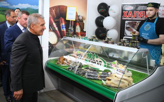 Official opening ceremony of the Halal Trade Fair. Left, foreground: Rustam Minnikhanov, head of the Republic of Tatarstan, chair of the Russia - Islamic World strategic vision group. Photos can be used on terms listed in the media-bank's Forum section. Location: Russia, Republic of Tatarstan, Kazan. Author: Vladimir Astapkovich/Sputnik. KAZANFORUM 2024. Opening ceremony of the Halal Trade Fair