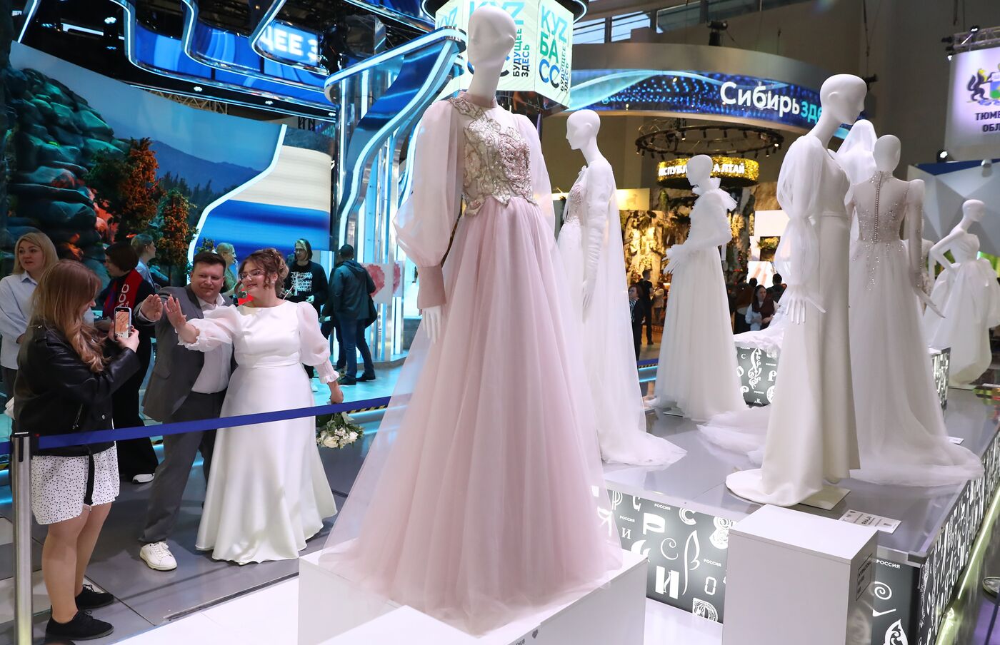 RUSSIA EXPO. Opening of the wedding dresses showcase exhibition  "Fashionable brands of Russia. Evolution of the Russian Style."