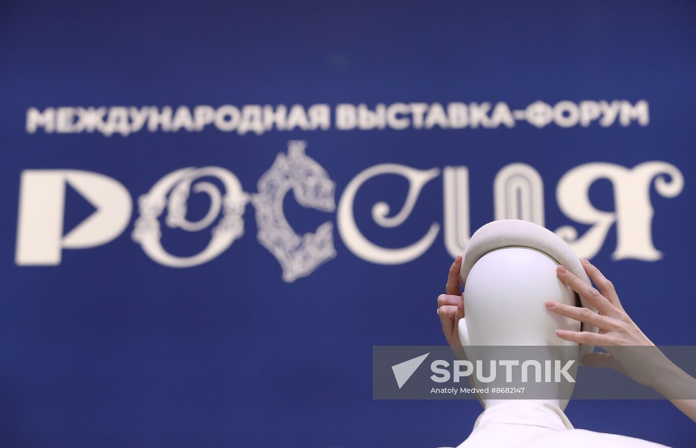 RUSSIA EXPO. Opening of the wedding dresses showcase exhibition "Fashionable brands of Russia. Evolution of the Russian Style."