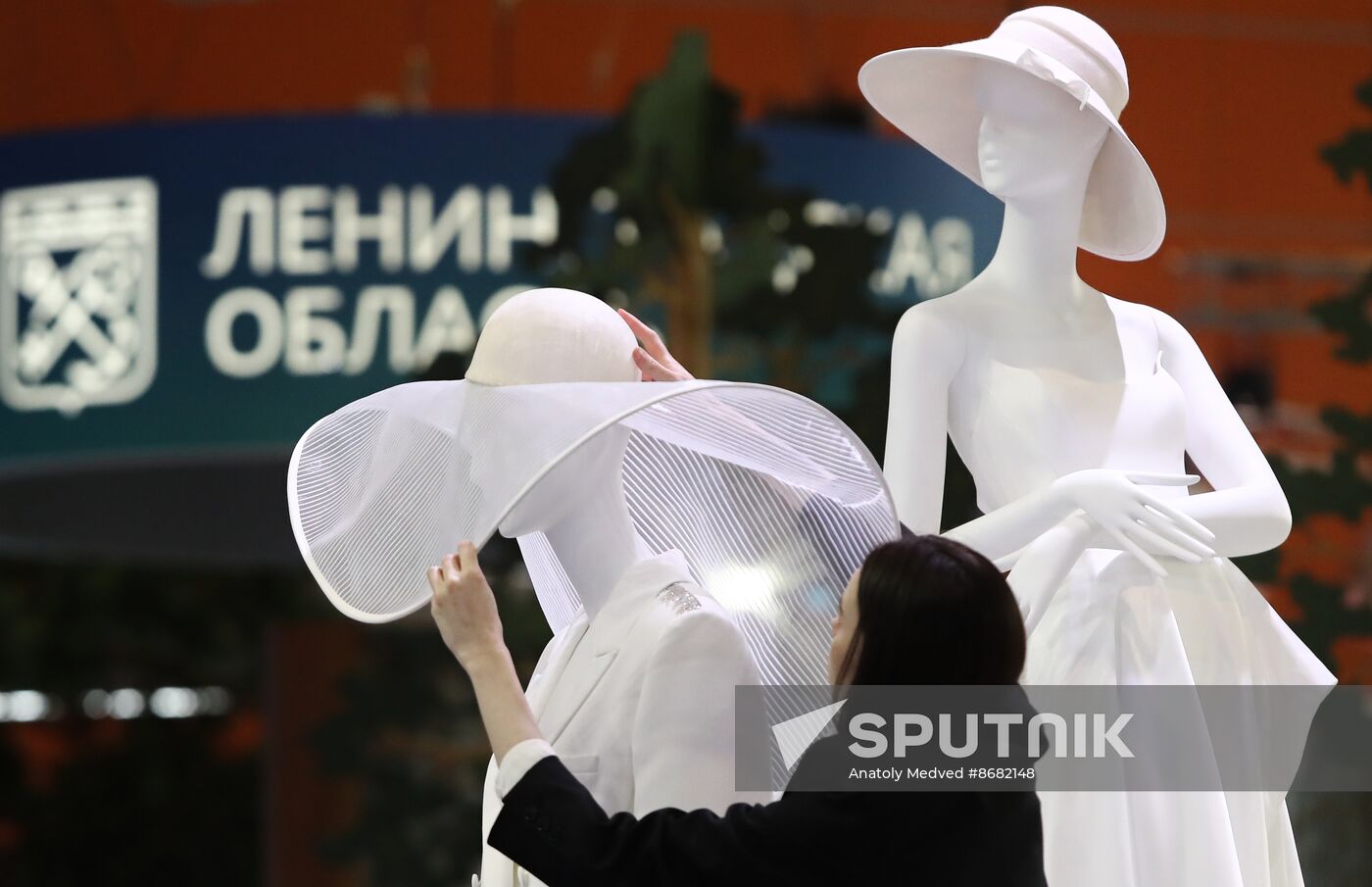 RUSSIA EXPO. Opening of the wedding dresses showcase exhibition  "Fashionable brands of Russia. Evolution of the Russian Style."