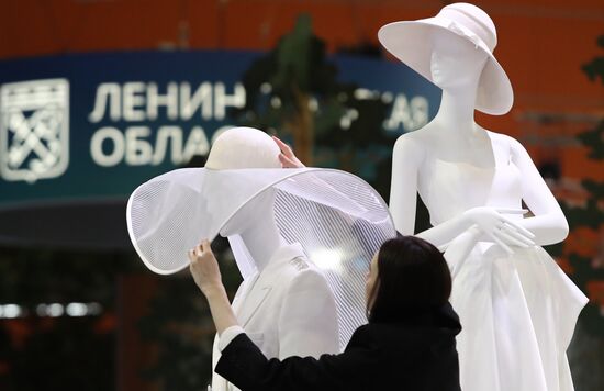 RUSSIA EXPO. Opening of the wedding dresses showcase exhibition  "Fashionable brands of Russia. Evolution of the Russian Style."