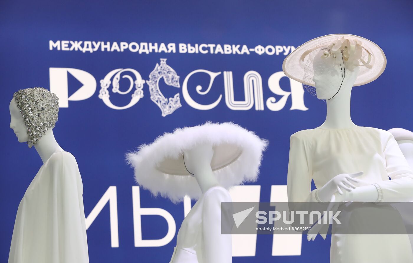 RUSSIA EXPO. Opening of the wedding dresses showcase exhibition  "Fashionable brands of Russia. Evolution of the Russian Style."