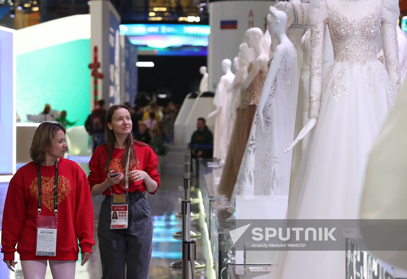 RUSSIA EXPO. Opening of the wedding dresses showcase exhibition  "Fashionable brands of Russia. Evolution of the Russian Style."