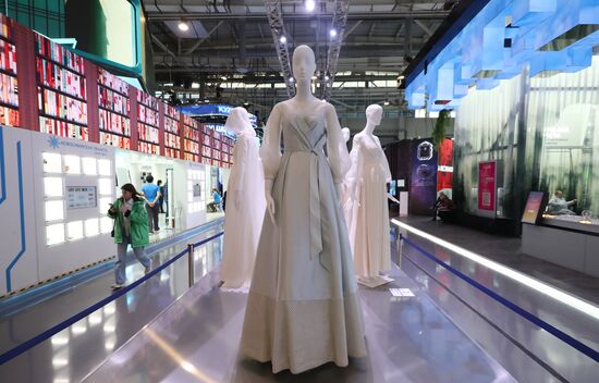 RUSSIA EXPO. Opening of the wedding dresses showcase exhibition  "Fashionable brands of Russia. Evolution of the Russian Style."