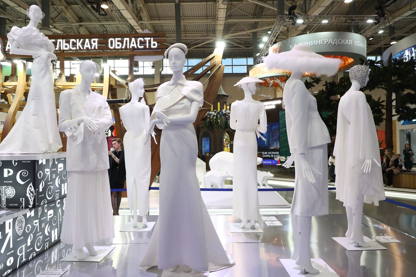 RUSSIA EXPO. Opening of the wedding dresses showcase exhibition  "Fashionable brands of Russia. Evolution of the Russian Style."